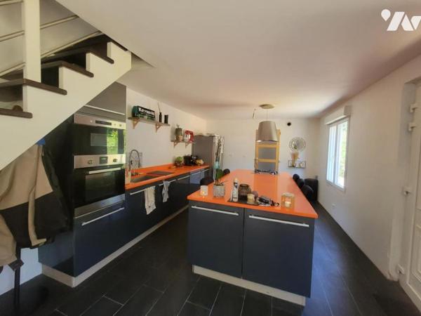 Maison d'habitation avec dépendance et terrain