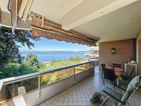 Superbe T3 modifiable en T4 de 100 m2 à EVIAN avec vue imprenable sur le lac Léman