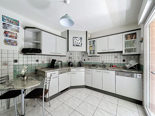 Superbe T3 modifiable en T4 de 100 m2 à EVIAN avec vue imprenable sur le lac Léman