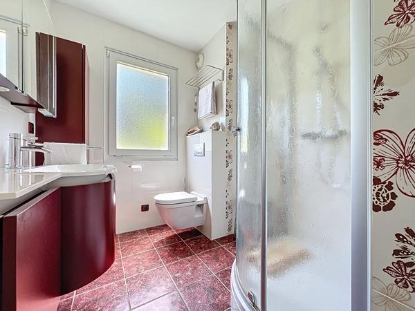 Superbe T3 modifiable en T4 de 100 m2 à EVIAN avec vue imprenable sur le lac Léman