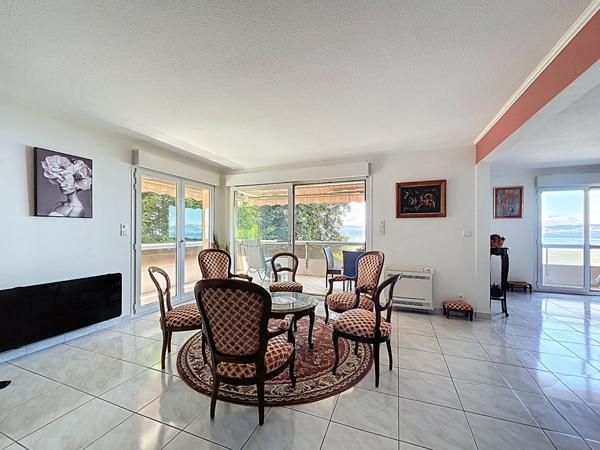 Superbe T3 modifiable en T4 de 100 m2 à EVIAN avec vue imprenable sur le lac Léman