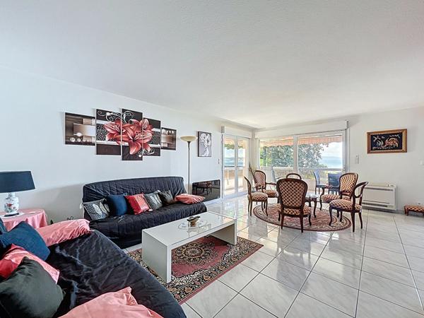 Superbe T3 modifiable en T4 de 100 m2 à EVIAN avec vue imprenable sur le lac Léman