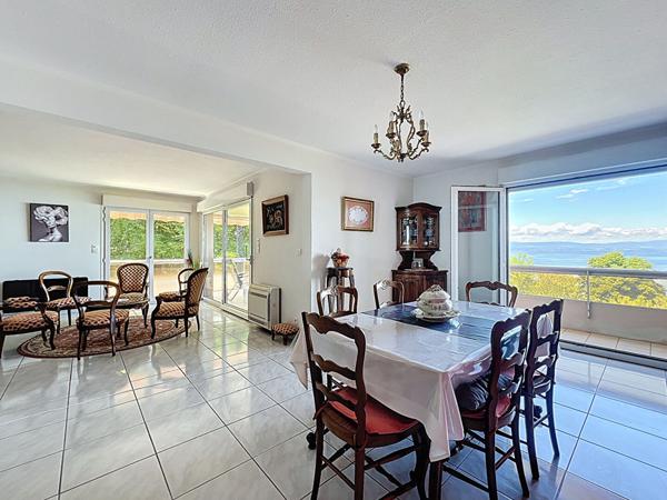 Superbe T3 modifiable en T4 de 100 m2 à EVIAN avec vue imprenable sur le lac Léman