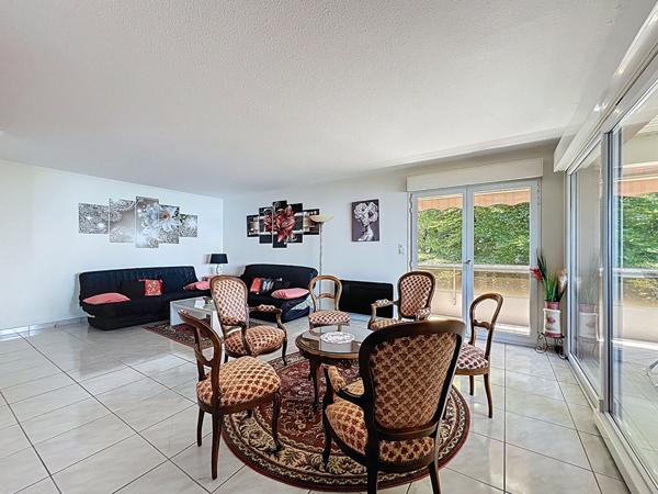 Superbe T3 modifiable en T4 de 100 m2 à EVIAN avec vue imprenable sur le lac Léman