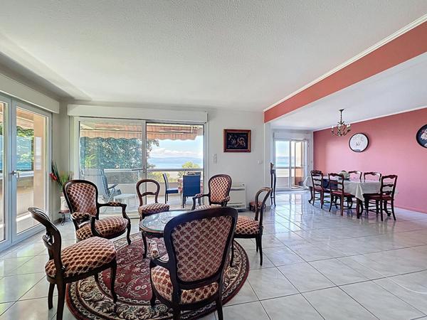 Superbe T3 modifiable en T4 de 100 m2 à EVIAN avec vue imprenable sur le lac Léman