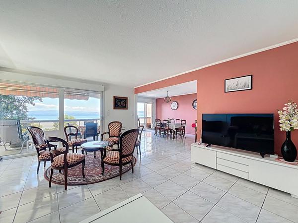 Superbe T3 modifiable en T4 de 100 m2 à EVIAN avec vue imprenable sur le lac Léman