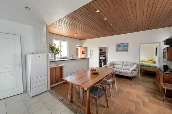 A VENDRE ROYAN MAISON DE PLAIN PIED Quatres chambres avec garage et atelier.