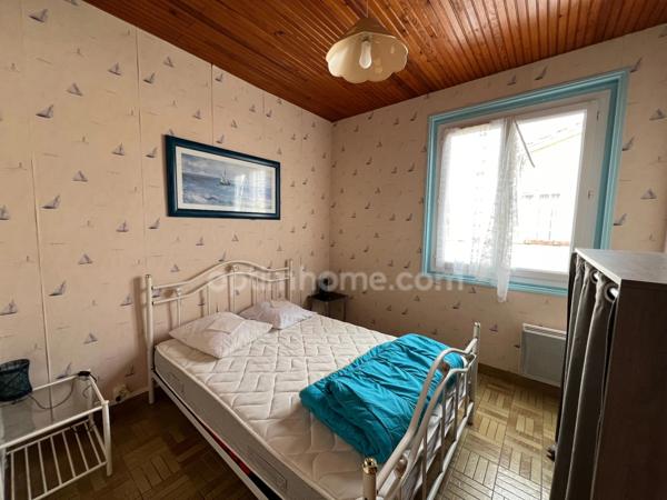 A VENDRE ROYAN MAISON DE PLAIN PIED Quatres chambres avec garage et atelier.