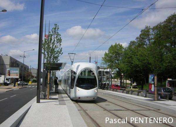 Appartement T2 avec terrasse et garage en sous-sol à Vénissieux, proche Village