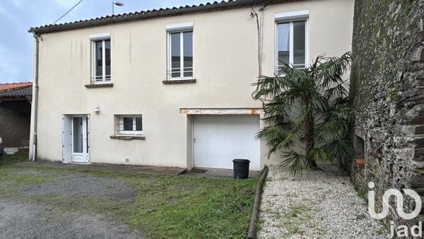 Maison 5 pièces de 119 m² à LA CHAPELLE-BASSE-MER (44450)