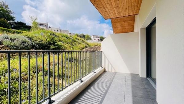 Dpt Finistère (29), à vendre QUIMPER appartement T2 dernier étage de 45 m² habitable - Terrasse - Box - Parking souterrain.