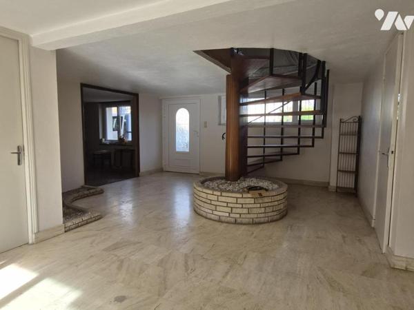 MAISON INDIVIDUELLE T6 AVEC GARAGE ET TERRAIN 