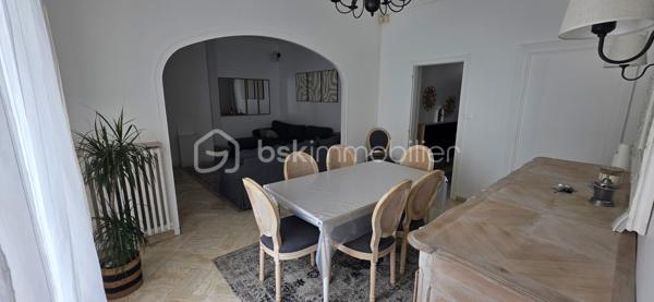 Située en plein centre-ville de Sens, ville d'art et d'histoire réputée pour abriter la première cathédrale gothique de France, cette magnifique maison bourgeoise bénéficie d'un emplacement privilégié à proximité immédiate de la gare, des commerces, des écoles et de toutes les commodités. Ici, tout peut se faire à pied ou à vélo !

Cette demeure de charme a su conserver tout le cachet de l'ancien avec ses parquets, ses cheminées et ses beaux volumes.

🔷Au rez-de-chaussée, vous découvrirez :
- Une entrée accueillante 
- Deux chambres 
- Une cuisine équipée et aménagée, installée il y a seulement deux ans 
- Une belle pièce de vie lumineuse ouvrant sur une agréable terrasse et les espaces extérieurs

🔷À l'étage, vous disposerez de :
- Trois chambres spacieuses, dont une avec dressing 
- Une salle de bains 
- Une buanderie 
- Un grenier d'environ 80 m², isolé et doté de fenêtres, offrant un fort potentiel d'aménagement

🔷Les prestations complémentaires :
- Fibre optique 
- Cave compartimentée d'environ 80 m² 
- Dépendance 
- Carport avec barbecue en pierre 
- Chauffage par pompe à chaleur air/eau 
- Ballon d'eau chaude solaire
- Puits dans la propriété 

Grâce à ses équipements performants, la maison bénéficie d'un excellent classement énergétique avec un DPE en catégorie C.

Une propriété rare alliant le charme de l'ancien, le confort moderne et un emplacement exceptionnel en centre-ville.

Pour plus de renseignements ou pour organiser une visite, contactez-moi dès maintenant.