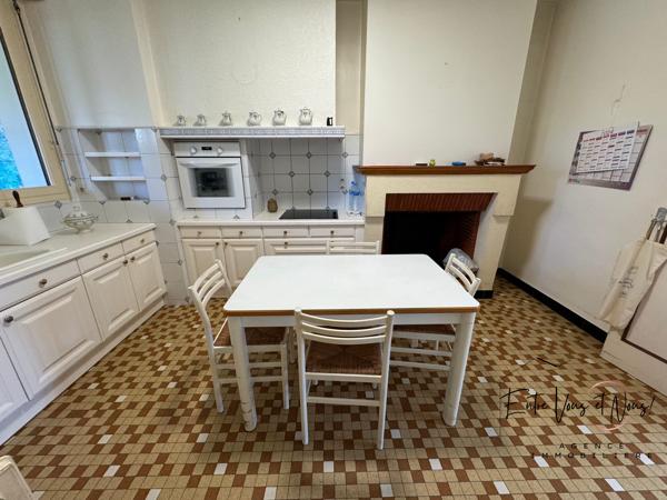 MAISON DE VILLE AVEC JARDIN
