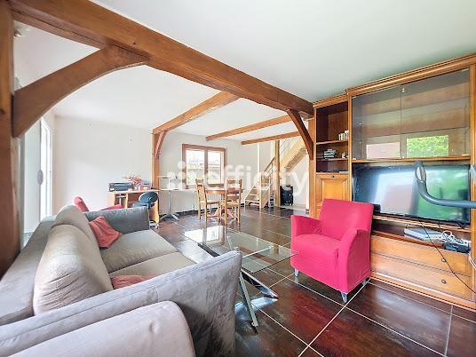 Maison
         5 pièces
        - 90 m² 369 000 € *
