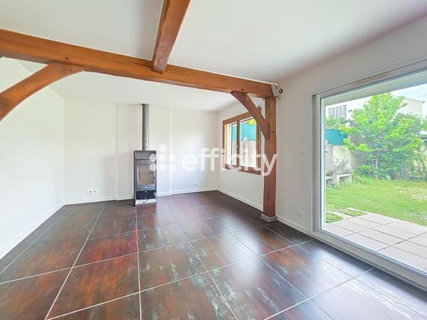 Maison
         5 pièces
        - 90 m² 369 000 € *