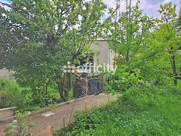 Maison
         5 pièces
        - 90 m² 369 000 € *