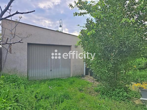 Maison
         5 pièces
        - 90 m² 369 000 € *