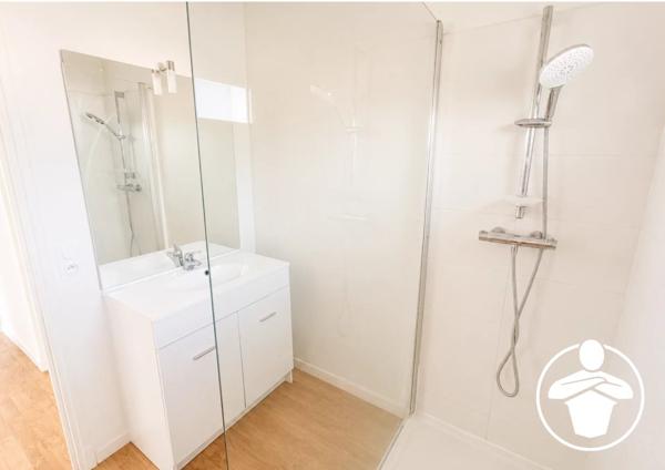Vente                                                      Maison de ville
                        
                     6 pièces                      165 m2                     à Agen