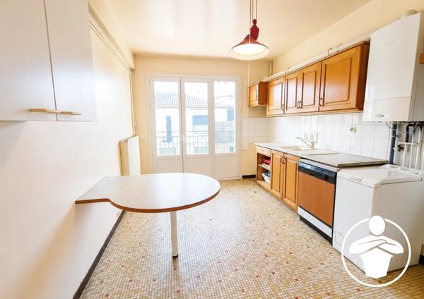 Vente                                                      Maison de ville
                        
                     6 pièces                      165 m2                     à Agen
