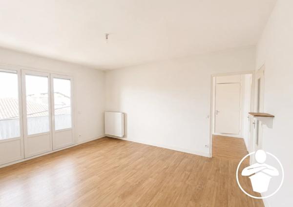 Vente                                                      Maison de ville
                        
                     6 pièces                      165 m2                     à Agen