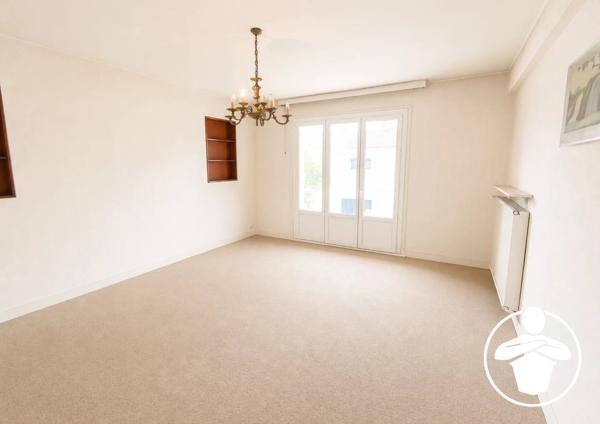 Vente                                                      Maison de ville
                        
                     6 pièces                      165 m2                     à Agen