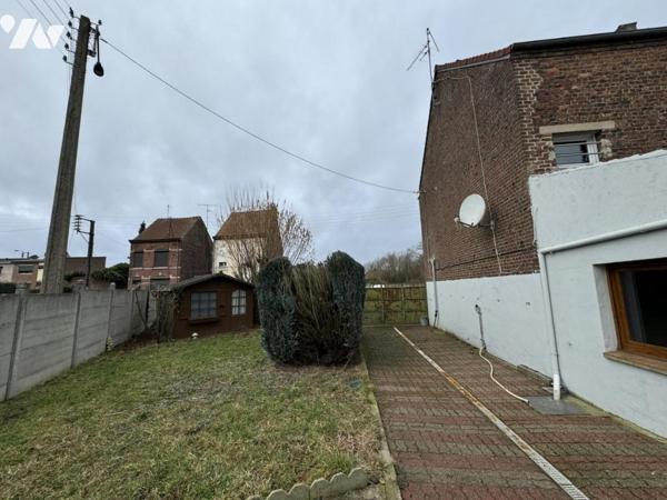 Maison semi individuelle à Quiévrechain 3 chambres, jardinet, garage + parkings