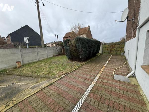 Maison semi individuelle à Quiévrechain 3 chambres, jardinet, garage + parkings