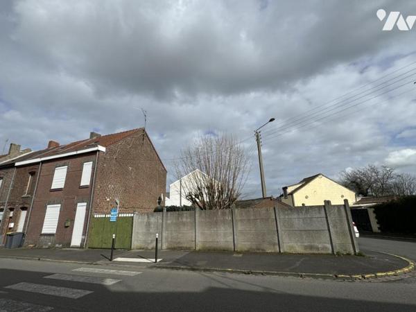 Maison semi individuelle à Quiévrechain 3 chambres, jardinet, garage + parkings
