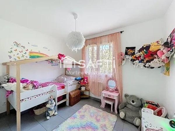 Maison T5 avec terrasse et jardin de 400 m²