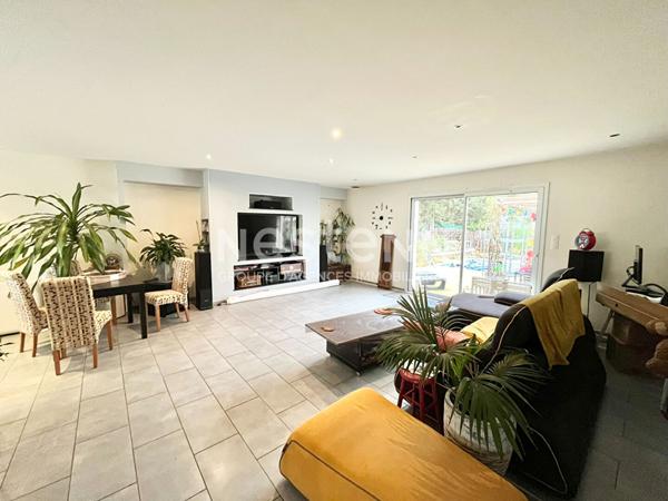 Villa plain-pied 140 m² - 3 chambres, piscine et cuisine d'été sur 1200 m² à Aigues-Vives