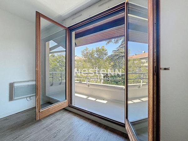A VENDRE - TOULOUSE- APPARTEMENT T2 avec 2 places de parking et cellier avec ascenseur