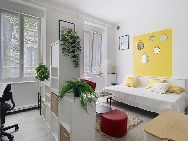 Appartement studio Meublé rénové avec goût ! - situé au Centre-Ville !