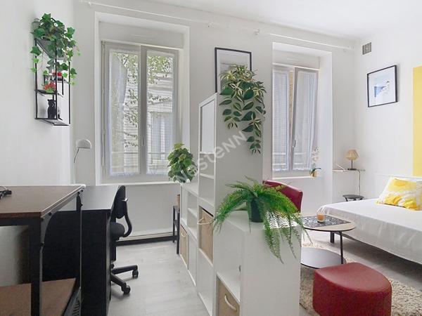 Appartement studio Meublé rénové avec goût ! - situé au Centre-Ville !