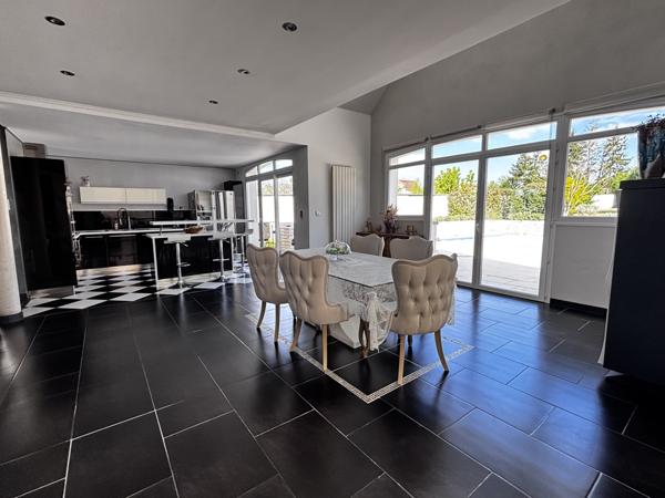 Meaux (77100) Maison familiale avec sous-sol total - piscine
