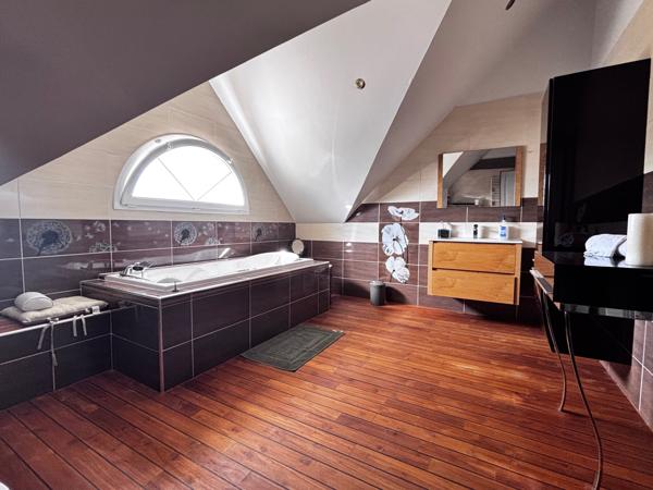 Meaux (77100) Maison familiale avec sous-sol total - piscine