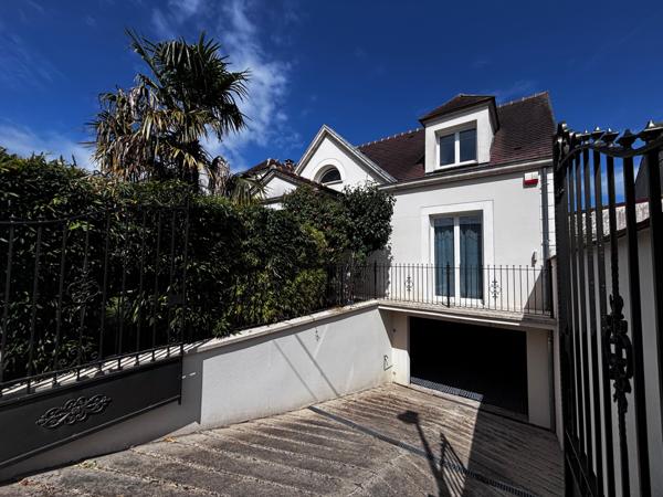 Meaux (77100) Maison familiale avec sous-sol total - piscine