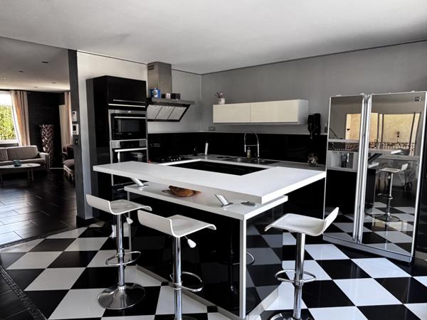 Meaux (77100) Maison familiale avec sous-sol total - piscine
