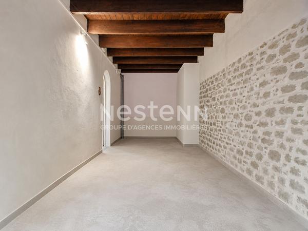 Maison poutre et pierre à Sauveterre sur une parcelle de terrain de 1850 m2 avec garage et piscine