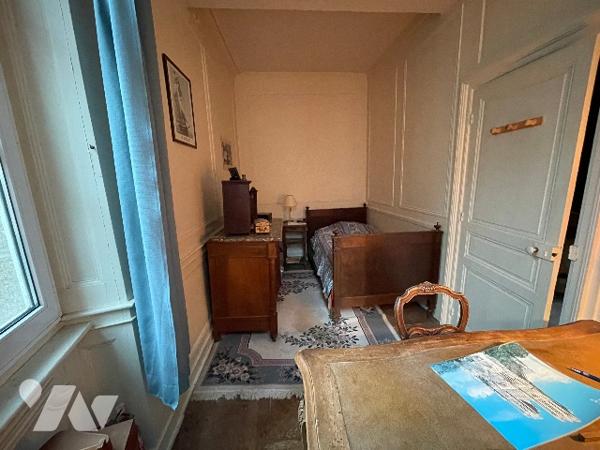 T4 INTRA-MUROS DANS UN BEL IMMEUBLE