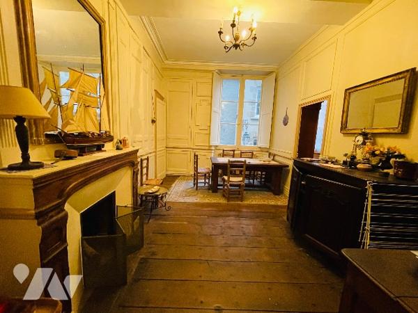 T4 INTRA-MUROS DANS UN BEL IMMEUBLE