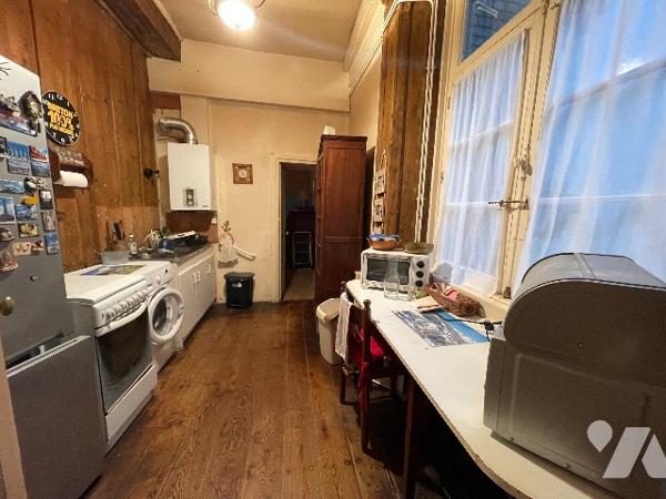 T4 INTRA-MUROS DANS UN BEL IMMEUBLE