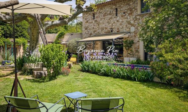 Rustrel (84400) Superbe maison en pierre à Rustrel