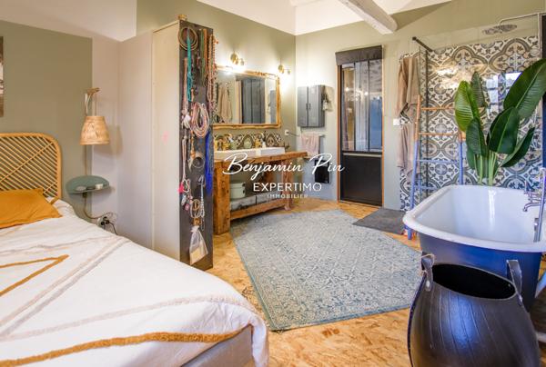 Rustrel (84400) Superbe maison en pierre à Rustrel