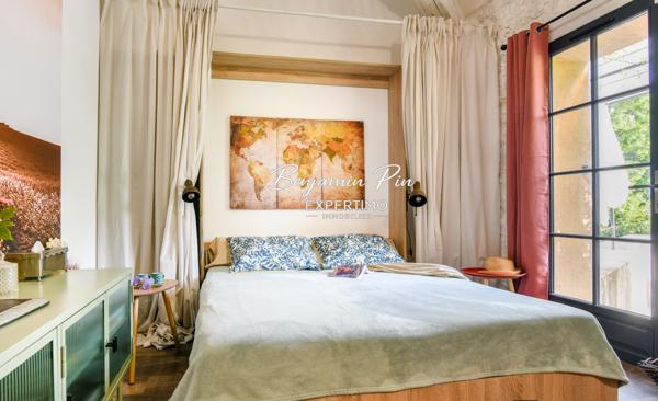 Rustrel (84400) Superbe maison en pierre à Rustrel