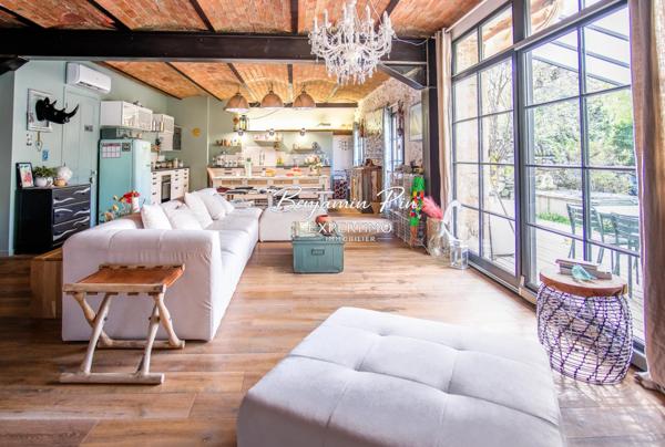 Rustrel (84400) Superbe maison en pierre à Rustrel