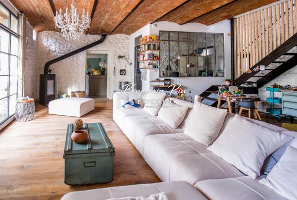 Rustrel (84400) Superbe maison en pierre à Rustrel