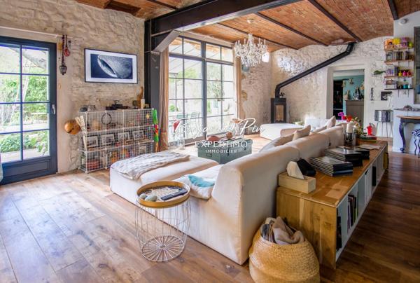Rustrel (84400) Superbe maison en pierre à Rustrel