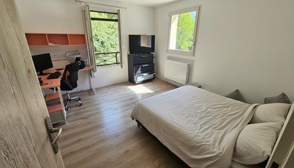 Houdan centre / Maison récente 120 m2 / 4 chambres + jardin