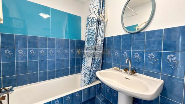 Vente                                                      Appartement
                        
                     2 pièces                      40 m2                     à Saint-Raphaël